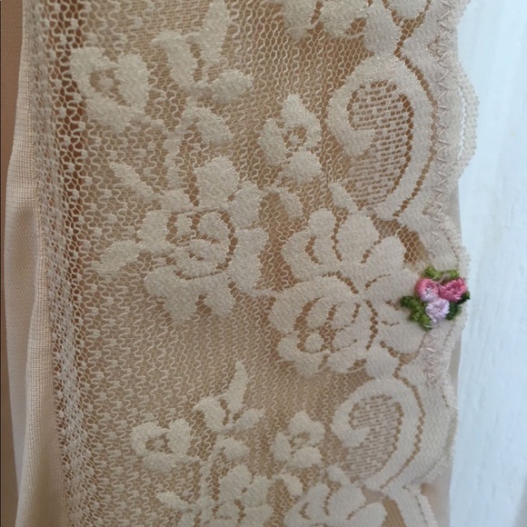 Vintage 1960s cream half slip with slit lace detail - Picture 5 of 5